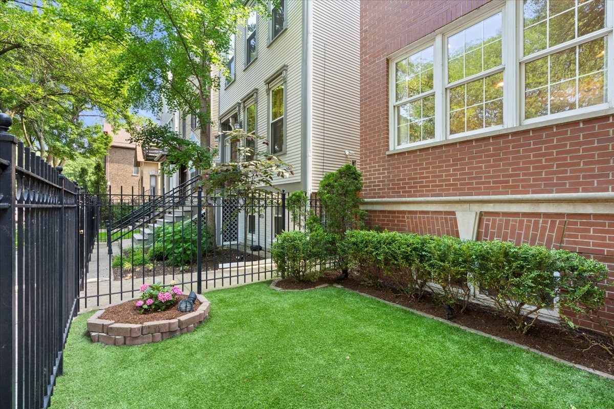 2911 North Racine Avenue Chicago, IL 60657 - Photo 2 of 45