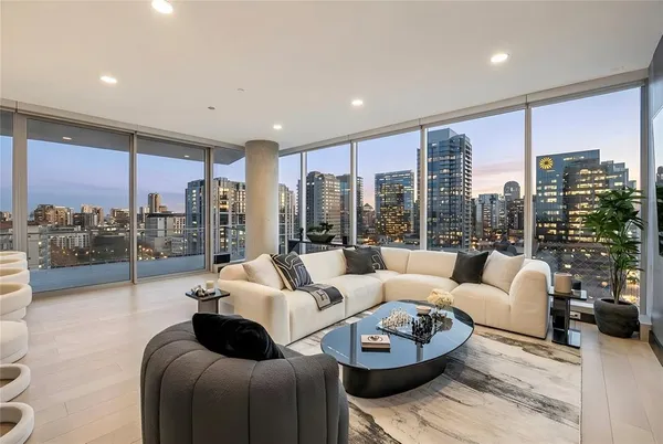 $1,649,999 | 3130 North Harwood Street, Unit 1606, Dallas, TX 75201