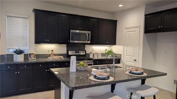 $4,300 | 6341 Waterstone Way, Fontana, CA 92336