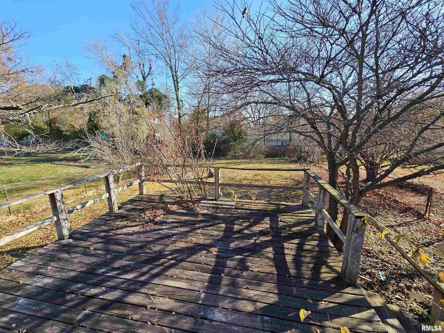 1604 Salem Road Mount Vernon, IL 62864 - Photo 7 of 21 a view of a yard with wooden fence