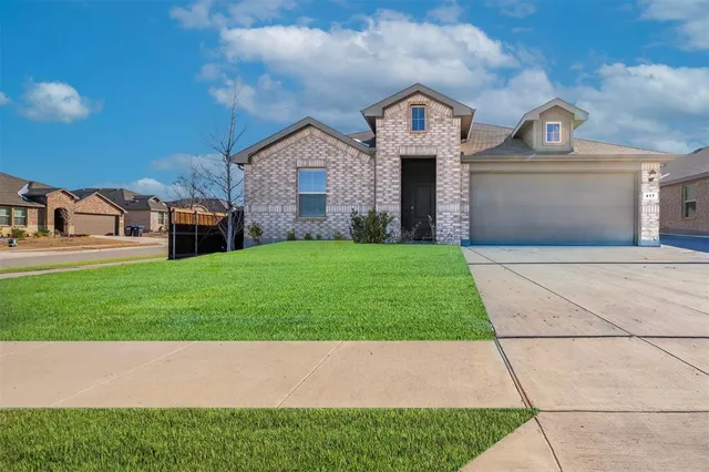 $2,600 | 417 Destin Drive, Fort Worth, TX 76131