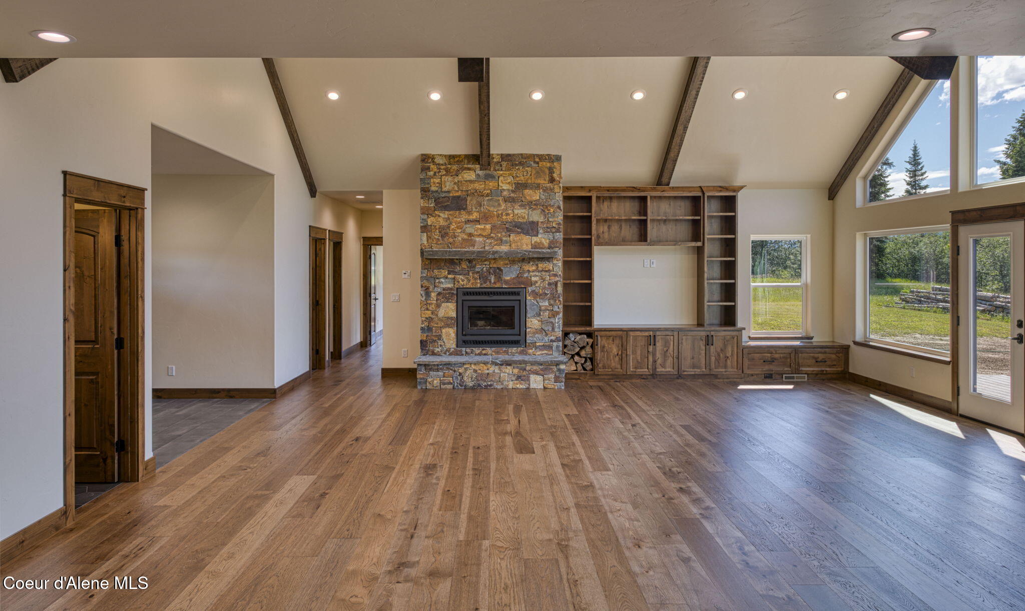 4450 Dufort Road Sagle, ID 83860 - Photo 29 of 81 Great Room