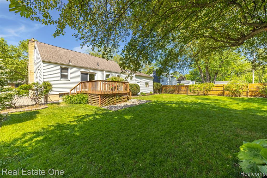 2209 Ridgemont Road Grosse Pointe Woods, MI 48236 - Photo 36 of 44