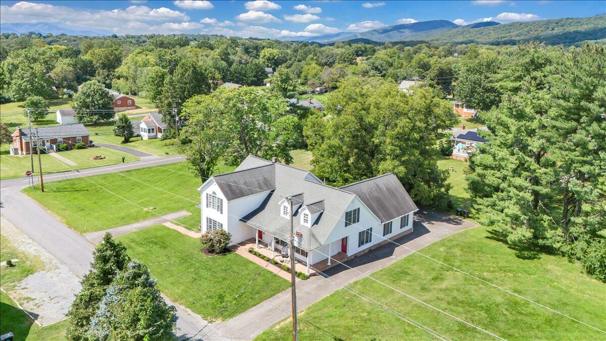 6510 Brookfield Road Roanoke, VA 24019 - Photo 105 of 119 an aerial view of a house with a yard