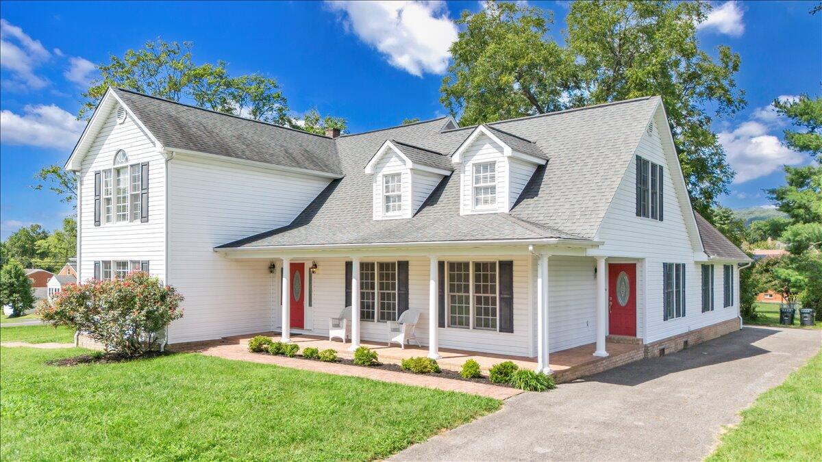 6510 Brookfield Road Roanoke, VA 24019 - Photo 2 of 119 a front view of a house with a yard table and chairs