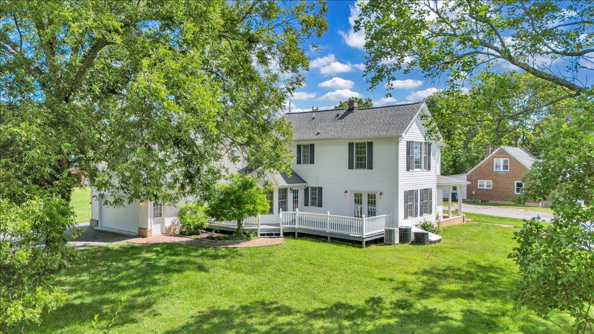6510 Brookfield Road Roanoke, VA 24019 - Photo 5 of 119 a view of a house with backyard and sitting area