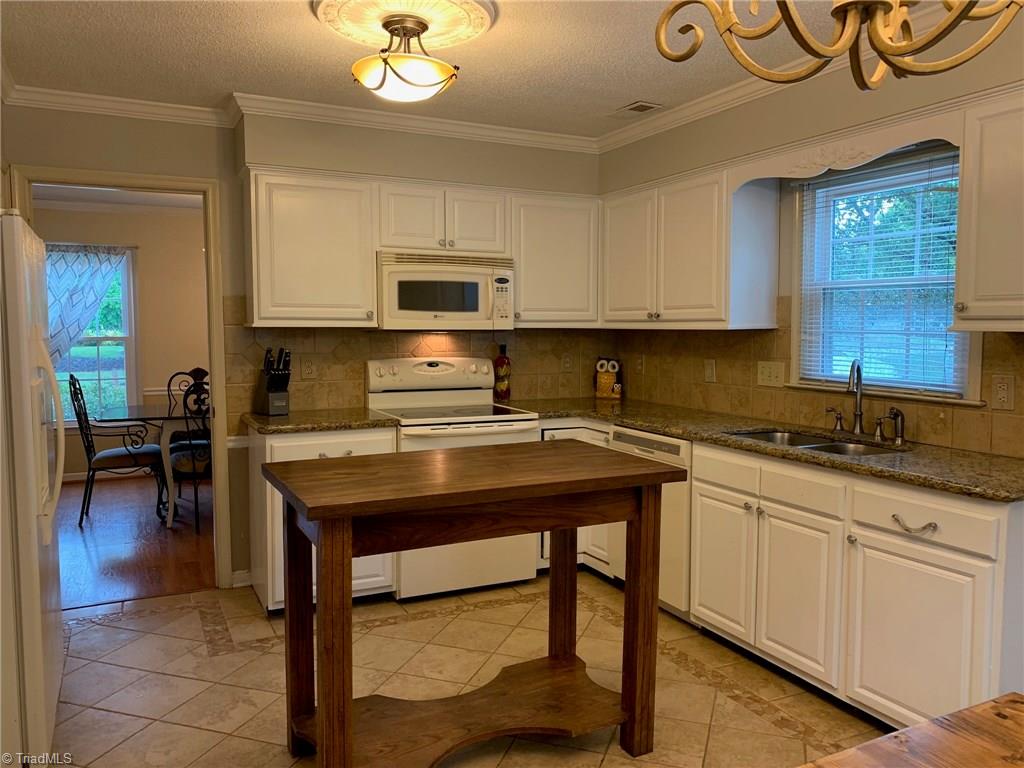 2103 Acorn Ridge Road Greensboro, NC 27407 - Photo 8 of 30 Gallery Image 8