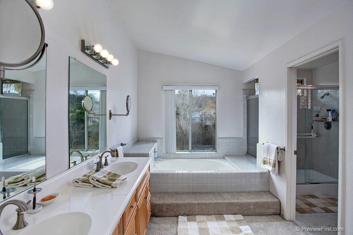 1737 Willowhaven Road Encinitas, CA 92024 - Photo 10 of 18 Gallery Image 10