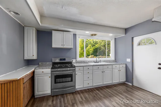 $289,900 | 917 Jefferson Avenue Southeast, Grand Rapids, MI 49507