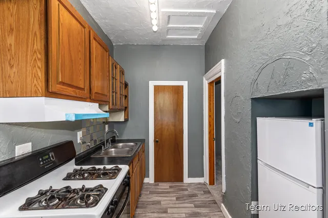 $289,900 | 917 Jefferson Avenue Southeast, Grand Rapids, MI 49507