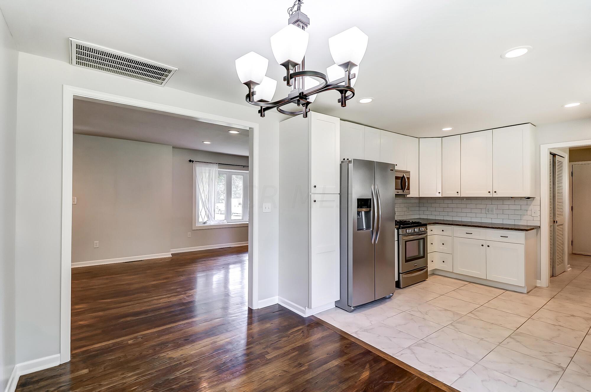 5645 Sinclair Road Columbus, OH 43229 - Photo 10 of 37 Dinning Room