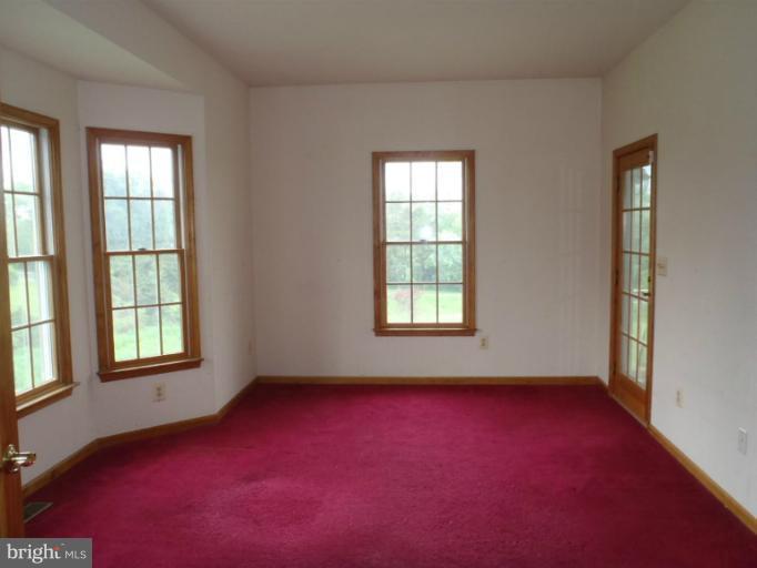 2900 Mayberry Road Westminster, MD 21158 - Photo 11 of 23 Living Room