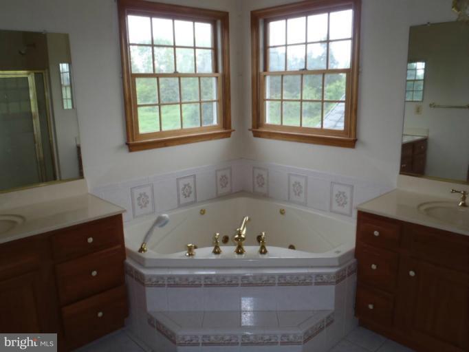 2900 Mayberry Road Westminster, MD 21158 - Photo 10 of 23 Bath (Master)