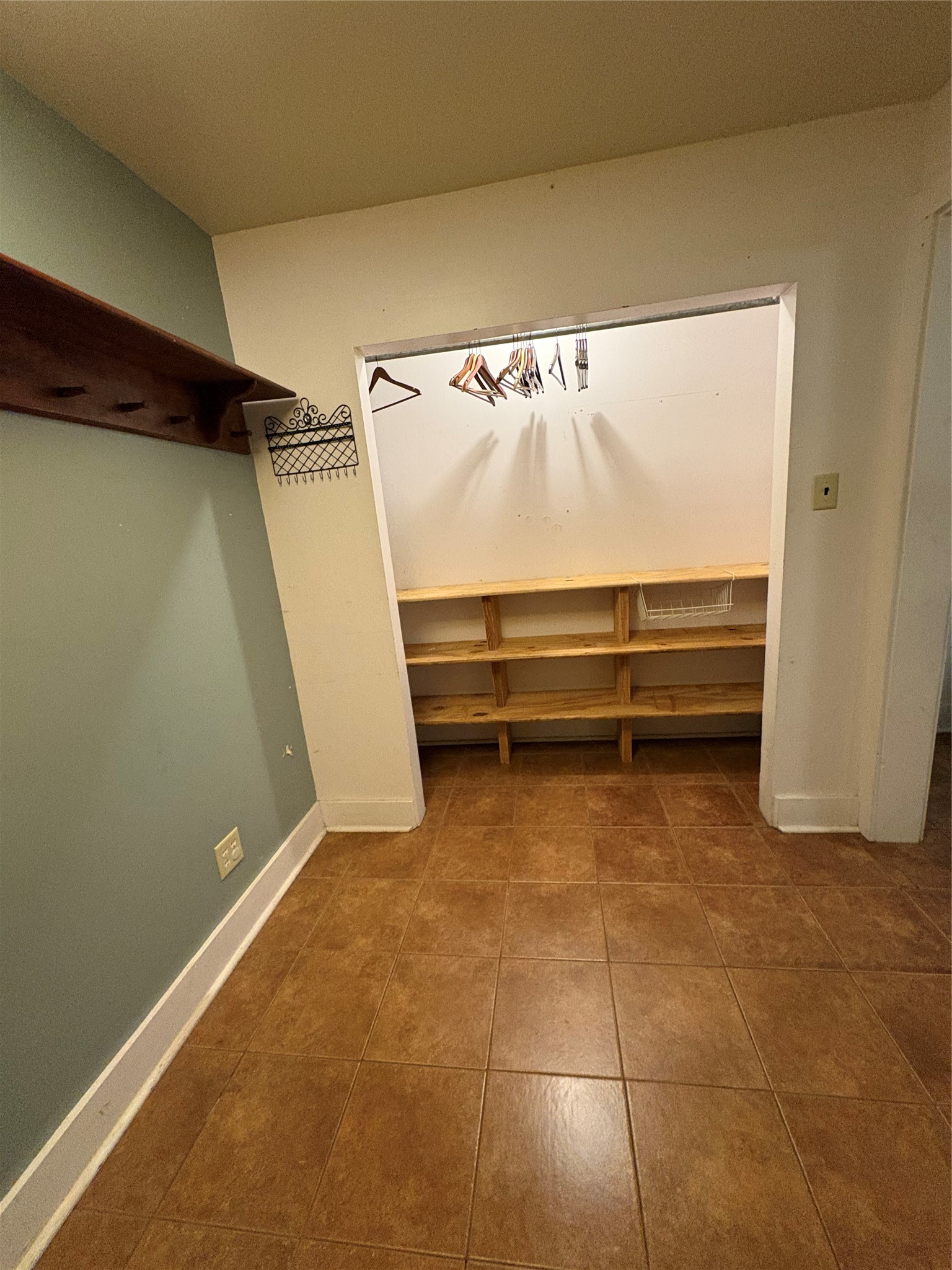 550 Dogwood Road Cleveland, TX 77328 - Photo 21 of 49 a close view of walk in closet
