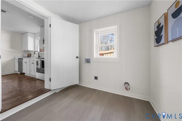 a view of a big room with closet and windows