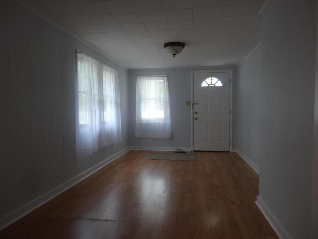 2359 Idle Hour Road Kingsport, TN 37660 - Photo 3 of 12 View 2 of Living Room