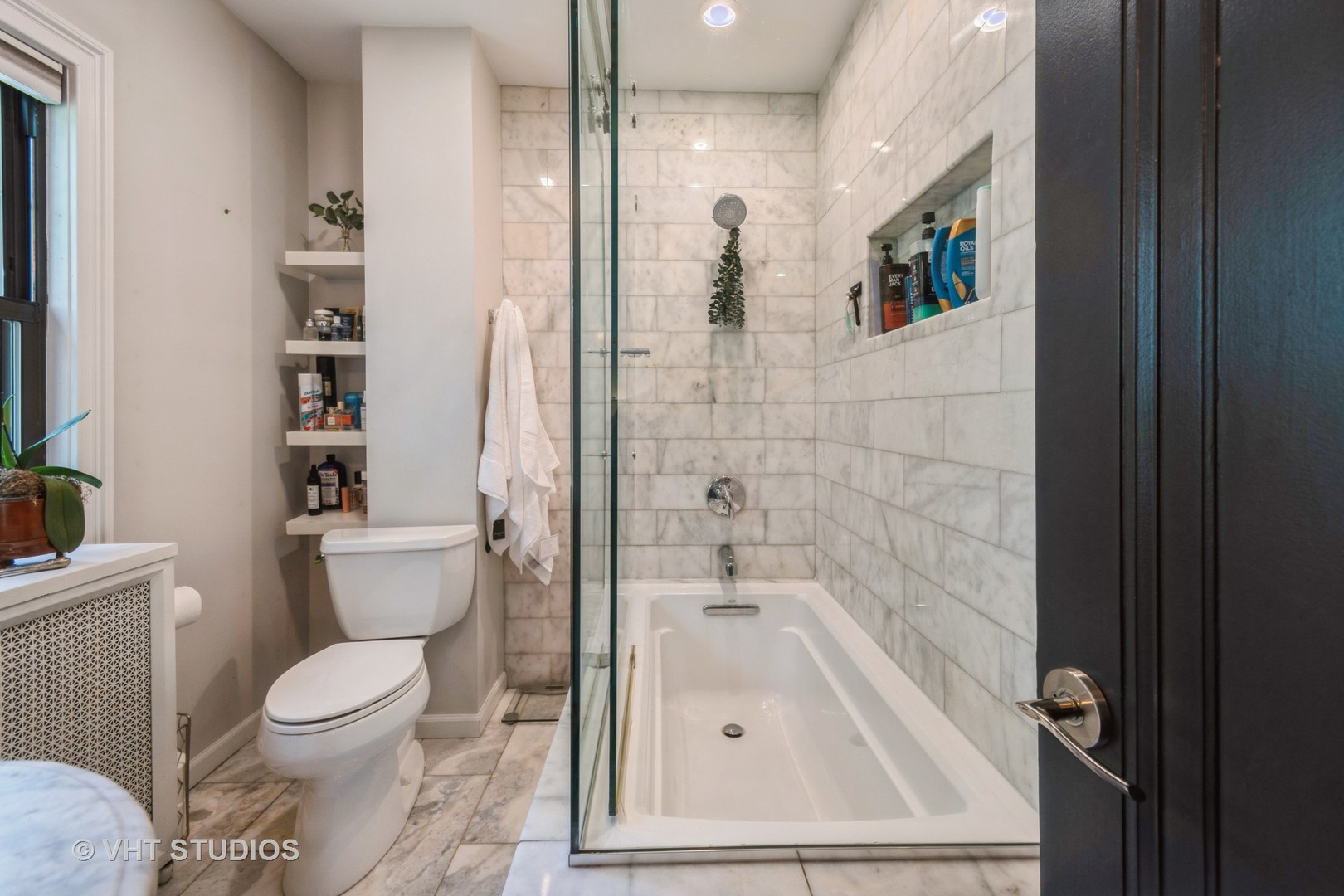 723 Gardner Road Flossmoor, IL 60422 - Photo 22 of 48 a bathroom with a toilet and a shower