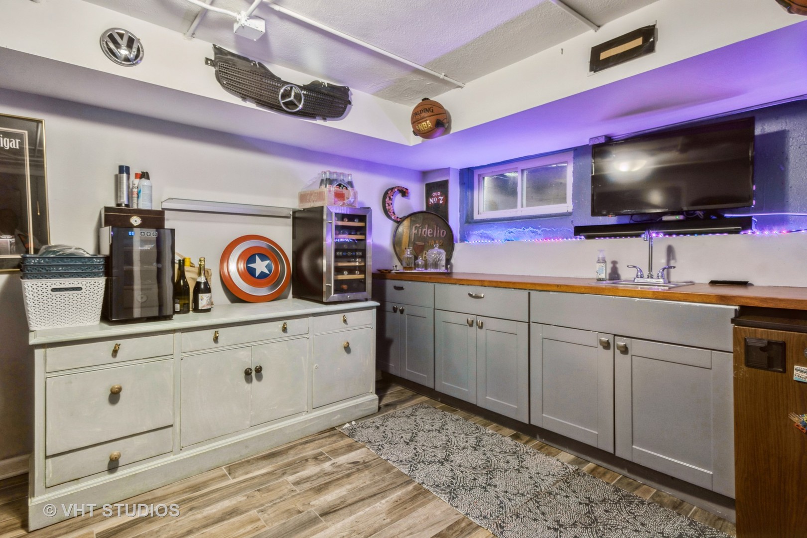 723 Gardner Road Flossmoor, IL 60422 - Photo 31 of 48 a kitchen with a stove a microwave and cabinets