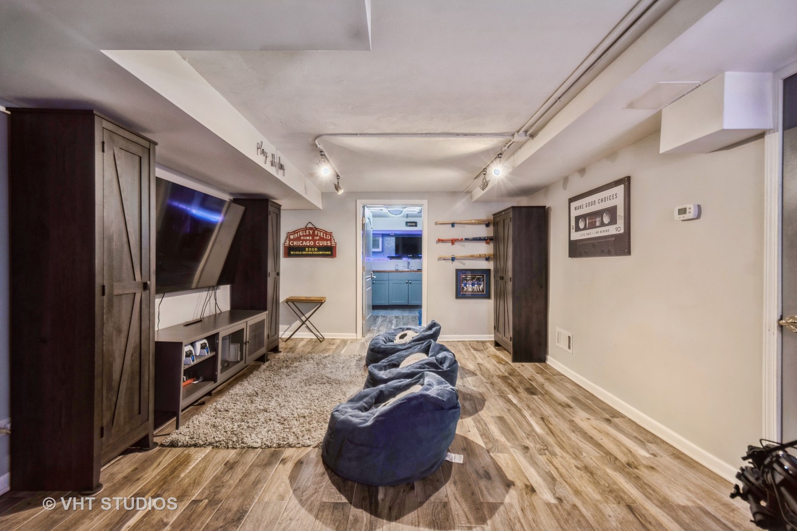 723 Gardner Road Flossmoor, IL 60422 - Photo 32 of 48 a room with furniture and a flat screen tv