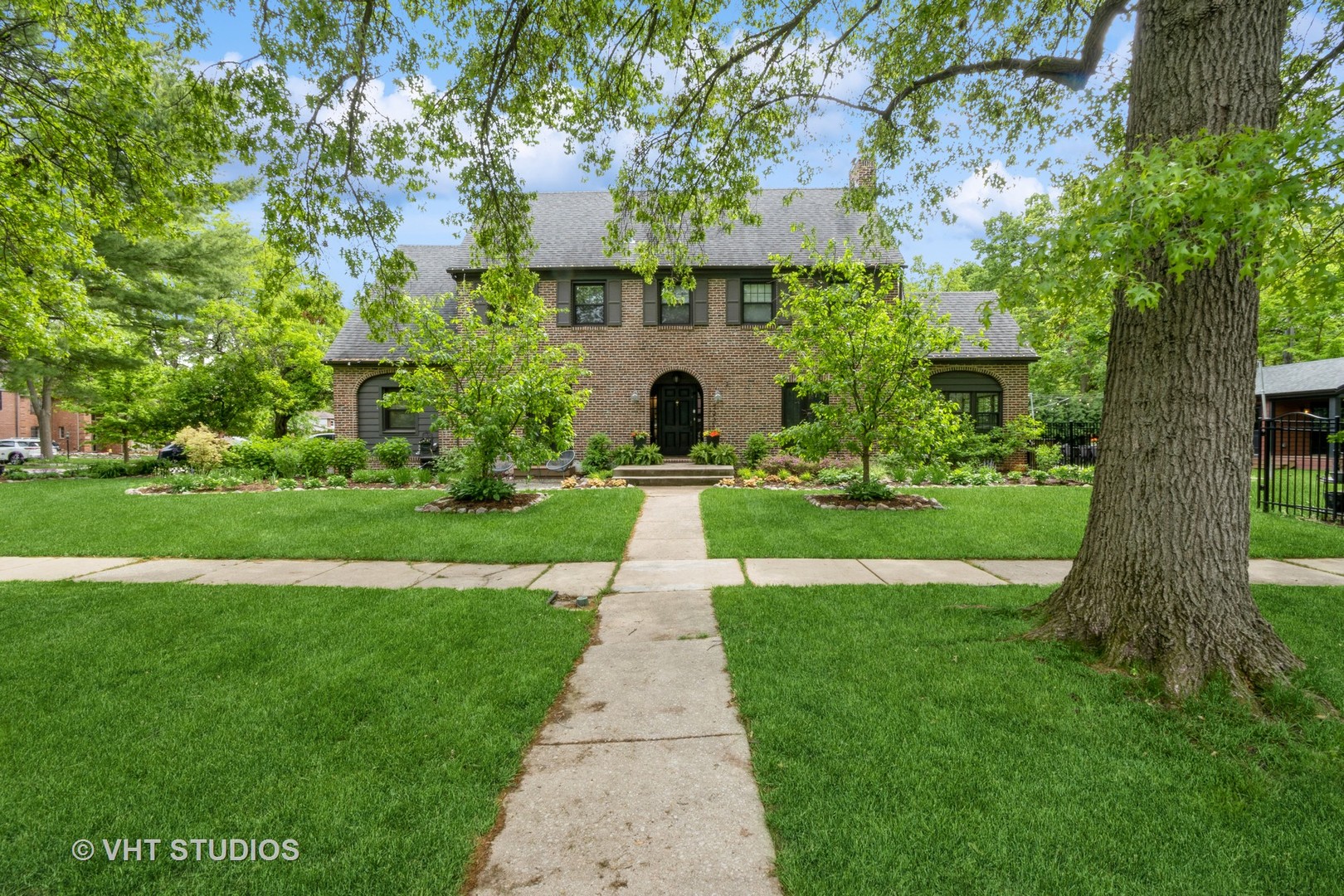 723 Gardner Road Flossmoor, IL 60422 - Photo 5 of 48 a front view of a house with garden