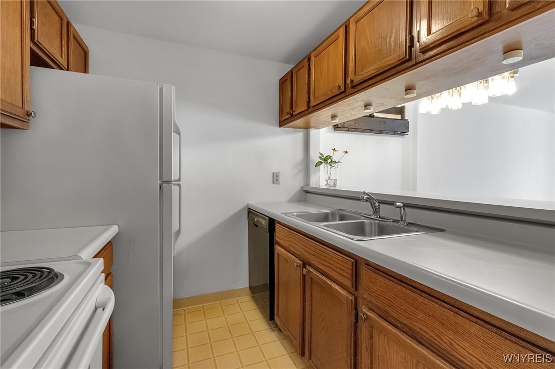 4765 Chestnut Ridge Road, Unit 6 Amherst, NY 14228 - Photo 5 of 32