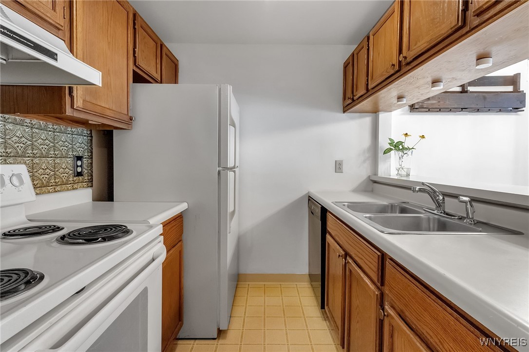 4765 Chestnut Ridge Road, Unit 6 Amherst, NY 14228 - Photo 7 of 32