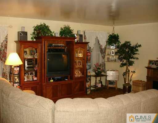 107 Drake Road Somerset, NJ 08873 - Photo 4 of 8