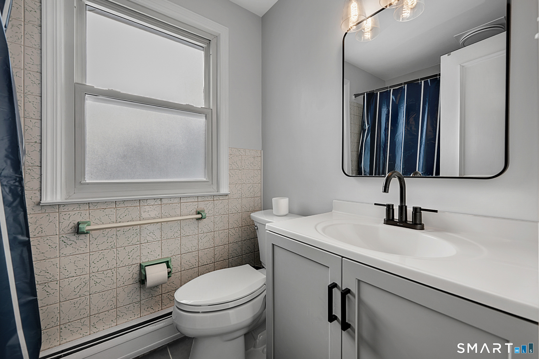 3 Grand Place Newtown, CT 06470 - Photo 15 of 40 The full main hall bathroom is located off the entryway.