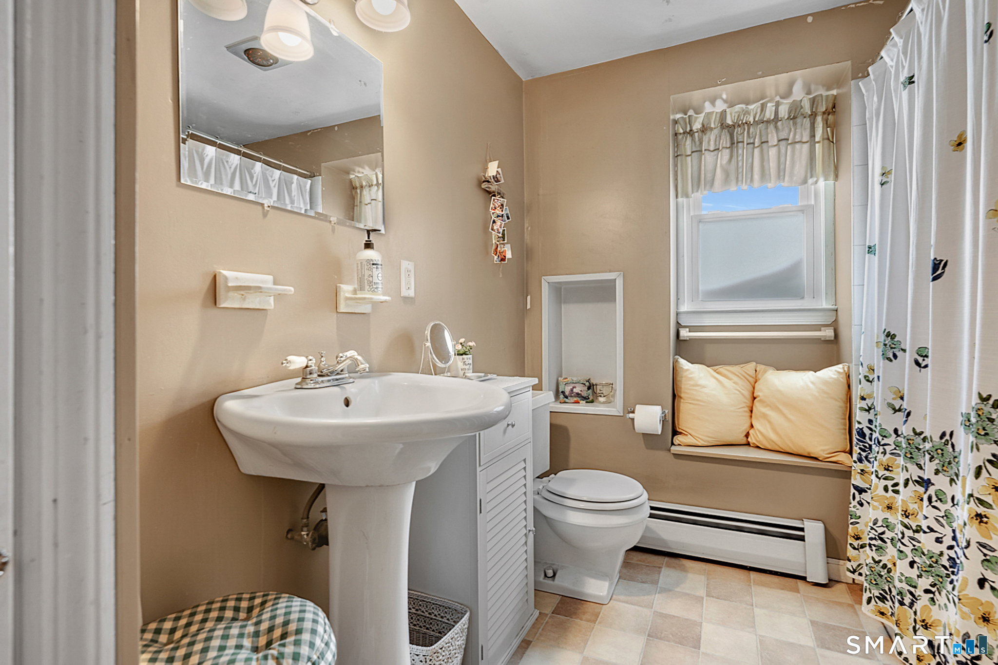 3 Grand Place Newtown, CT 06470 - Photo 27 of 40 A full bath is located in the accessory apartment and provides convenience and modern amenities.