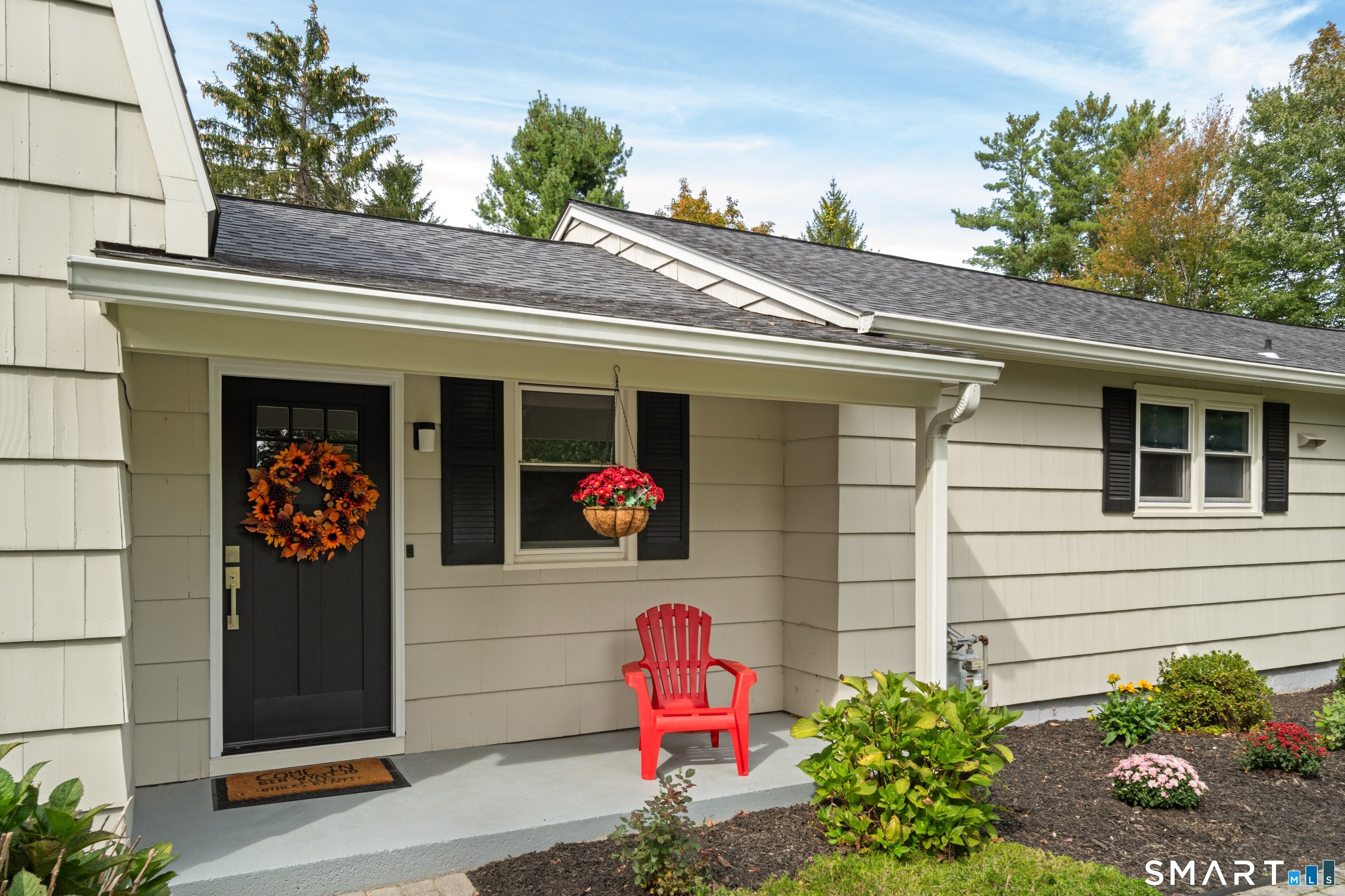 3 Grand Place Newtown, CT 06470 - Photo 3 of 40 The home is located in the borough and the neighborhood is in close proximity to restaurants, grocery stores, shops and schools.