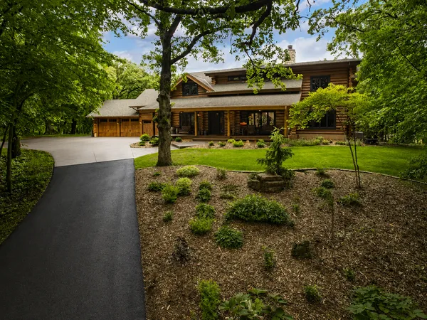 $1,349,000 | 2050 Oakwood Ridge, Chanhassen, MN 55317