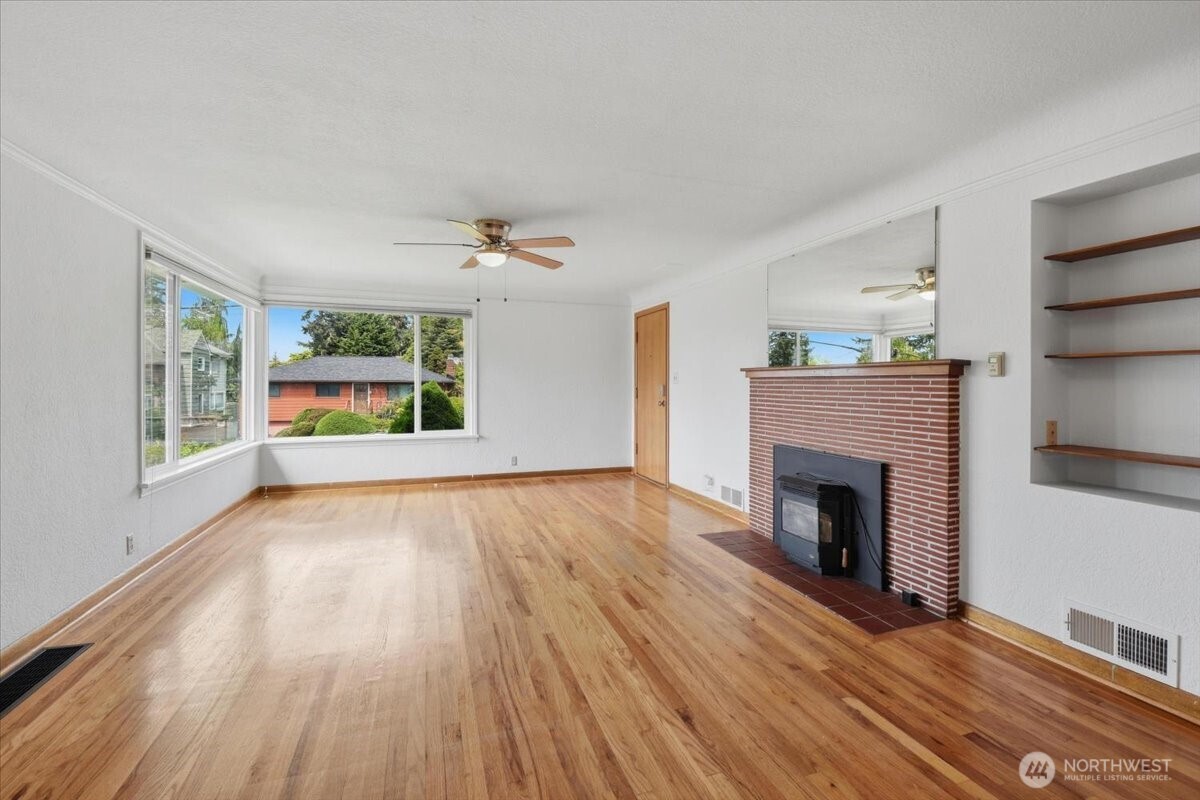 3733 Southwest Webster Street Seattle, WA 98126 - Photo 4 of 22