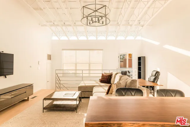 $1,395,000 | 630 Rose Avenue, Unit 5, Venice, CA 90291