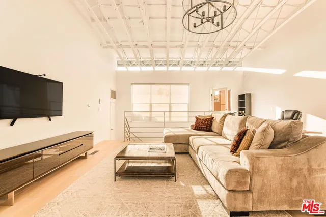 $1,395,000 | 630 Rose Avenue, Unit 5, Venice, CA 90291