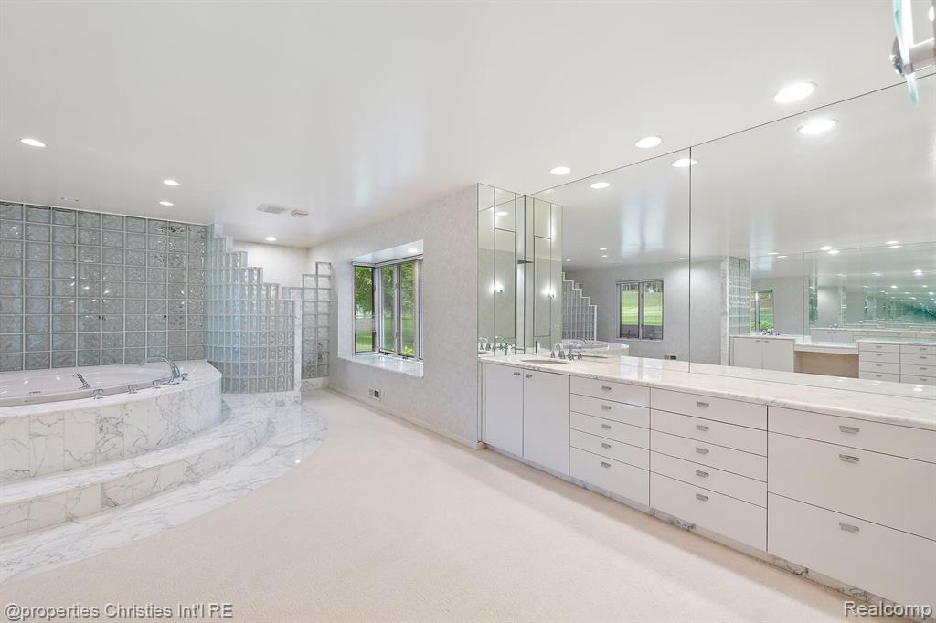1895 Rathmor Road Bloomfield Hills, MI 48304 - Photo 47 of 58