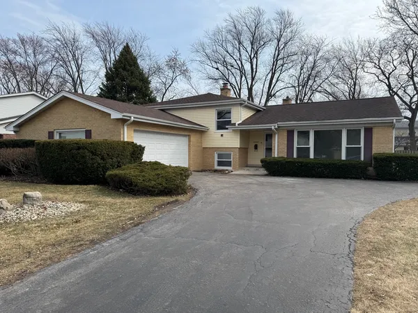 $5,500 | 1705 Central Avenue, Deerfield, IL 60015