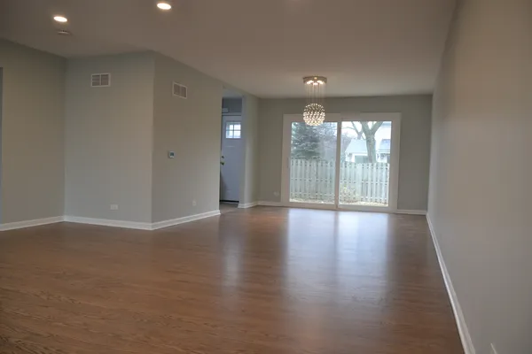 $5,500 | 1705 Central Avenue, Deerfield, IL 60015