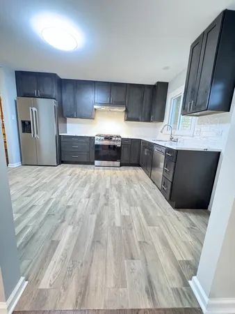 $5,500 | 1705 Central Avenue, Deerfield, IL 60015