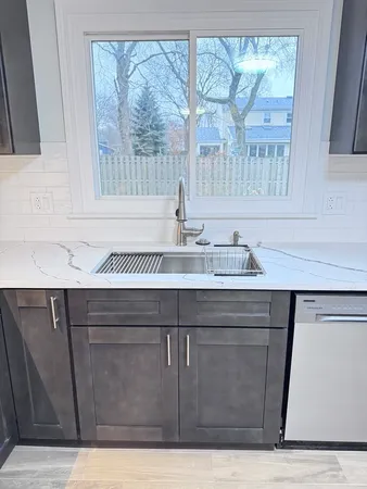 $5,500 | 1705 Central Avenue, Deerfield, IL 60015