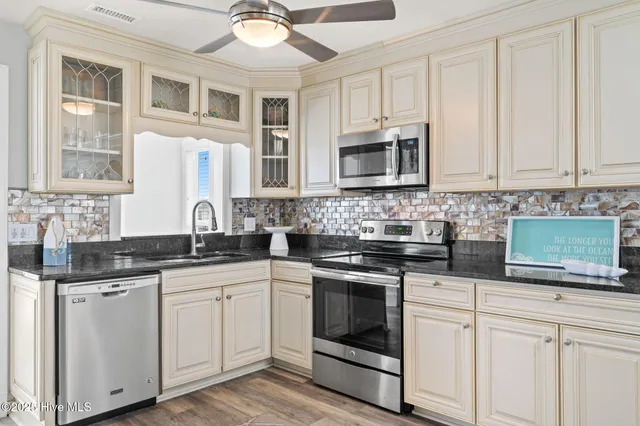 $669,000 | 127 Starfish Drive, Holden Beach, NC 28462