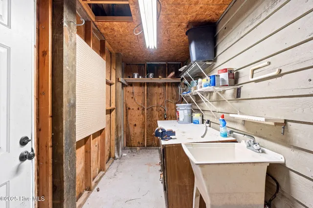 $669,000 | 127 Starfish Drive, Holden Beach, NC 28462