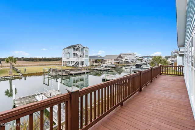 $669,000 | 127 Starfish Drive, Holden Beach, NC 28462