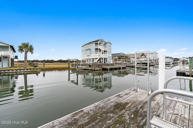 $669,000 | 127 Starfish Drive, Holden Beach, NC 28462