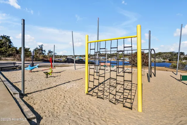 $669,000 | 127 Starfish Drive, Holden Beach, NC 28462