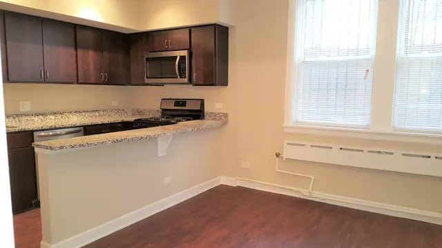 $1,400 | 432 West Belmont Avenue, Unit 102, Chicago, IL 60657