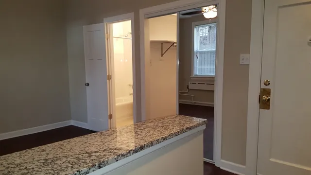 $1,400 | 432 West Belmont Avenue, Unit 102, Chicago, IL 60657