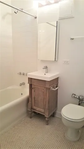 $1,400 | 432 West Belmont Avenue, Unit 102, Chicago, IL 60657