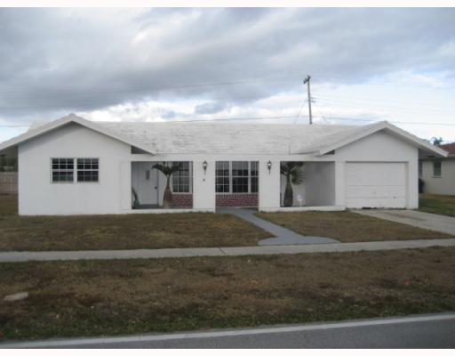 19 Pinehurst Lane Boca Raton, FL 33431 - Photo 1 of 10 Primary Photo