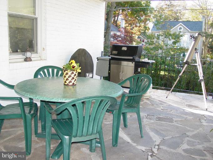 907 Kingston Road Baltimore, MD 21212 - Photo 21 of 23 Covered Patio off living room.