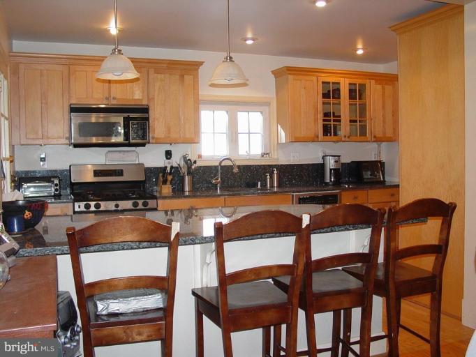 907 Kingston Road Baltimore, MD 21212 - Photo 6 of 23 Breakfast bar, with room for four to eat.